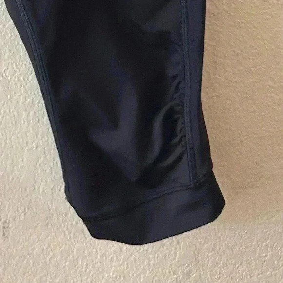 Lululemon Run Crop Black Leggings sz 8 - Picture 5 of 5